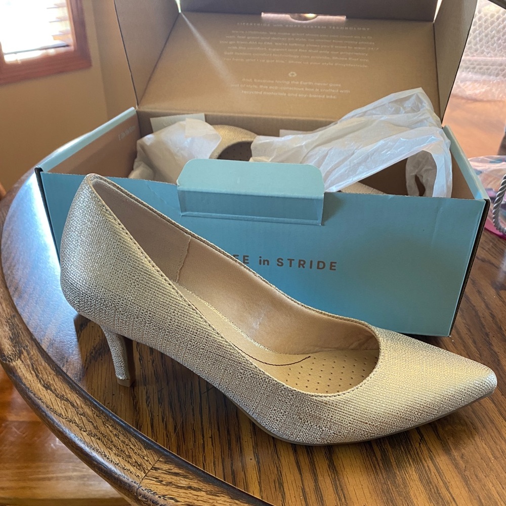 Gold Pumps 7M